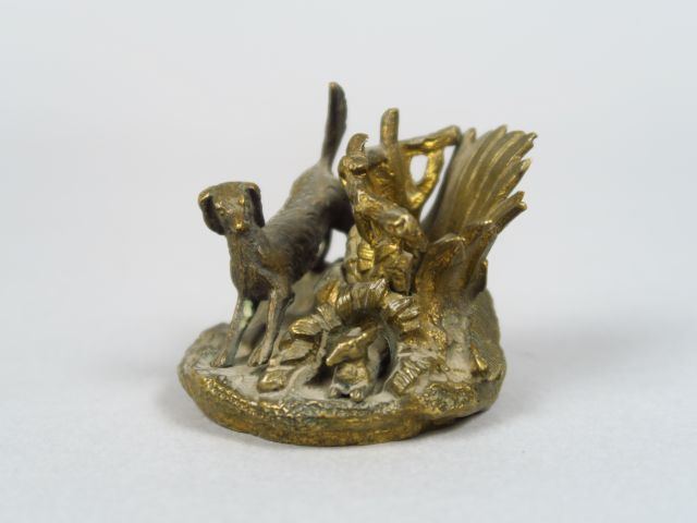 Porte allumettes fin XIXème 'Chien et lapin' Dim. 6 x 6 cm