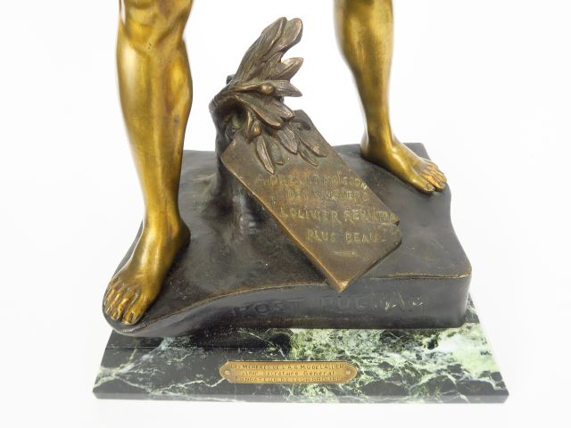 E. PICAULT. "Post pugnam". Sculpture en bronze à double patine, reposa