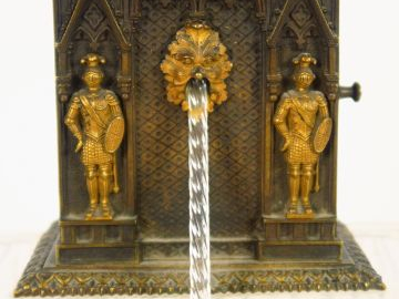 Pendule XIXème de style Troubadour dite à la fontaine en bronze et cri