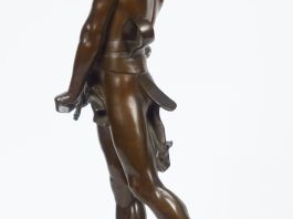 Raoul LARCHE. "Vingt ans".  Sculpture en bronze à patine médaille, sig