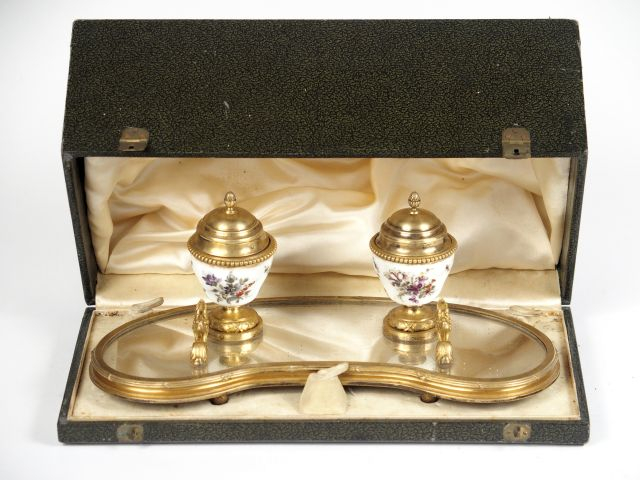 FROMENT-MEURICE. Encrier de style Louis XVI en vermeil et porcelaine d