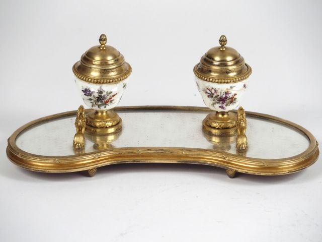FROMENT-MEURICE. Encrier de style Louis XVI en vermeil et porcelaine d