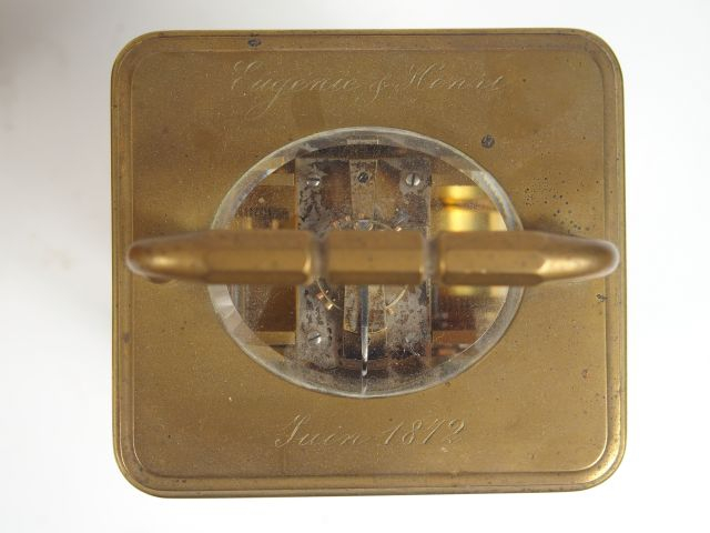 Pendulette d'officier XIXème dans son étui avec sa clé (étui usé)
