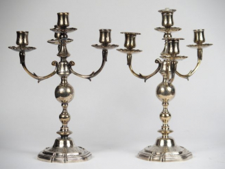 Vente aux enchères Paire de candélabres Napoléon III en bronze argenté, éclairant à 4 lum