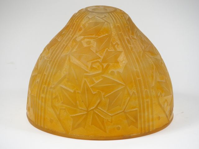 Grand abat-jour Art Déco en verre jaune, à décor gravé à l’acide de fe