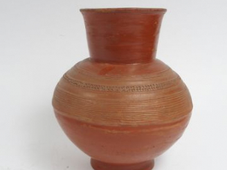 Vente aux enchères Jarre Bambara, Mali. Terre cuite à engobe ocre rouge Expert : Emmanuel