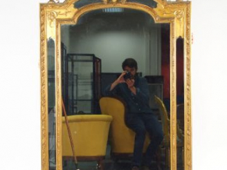 Vente aux enchères Glace à parecloses Napoléon III de style Louis XVI en bois et stuc dor