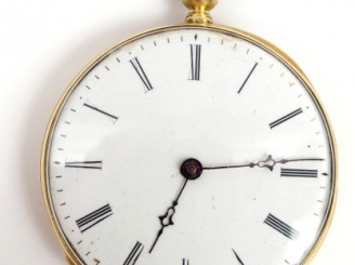 Vente aux enchères Montre de gousset en or jaune, à décor gravé de fleurs.  Poids tel : 5