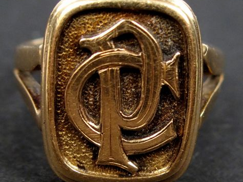 Chevalière en or jaune 14K, monogrammée. TDD : 59 Poids : 7,54 gr