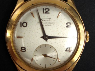 Vente aux enchères TISSOT. Boitier de montre en or, chiffres arabes, trotteuse.  32 mm Po