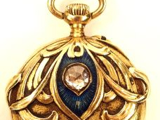 Montre de col et sa giletière en or jaune, perles et lapis. Cadran éma