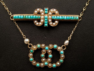 Vente aux enchères Collier en or jaune et deux pendentifs en perles et turquoises (manque