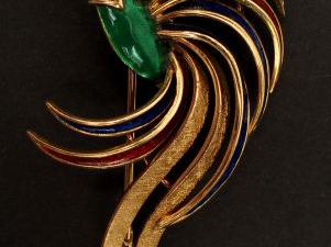Vente aux enchères Broche en or jaune et émail vert, bleu et rouge, en forme d'oiseau de 
