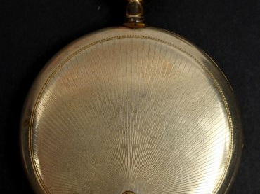 Lot comprenant :  - une montre chronomètre savonette en métal - une mo