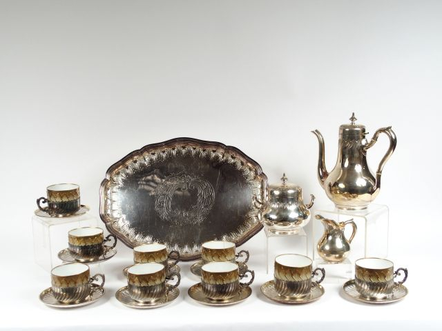 Service à thé de style Rocaille en argent, poinçon Minerve, et porcela