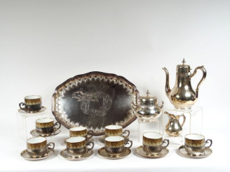 Vente aux enchères Service à thé de style Rocaille en argent, poinçon Minerve, et porcela