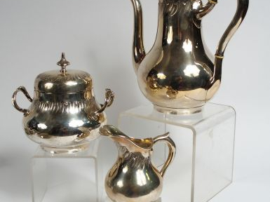 Service à thé de style Rocaille en argent, poinçon Minerve, et porcela