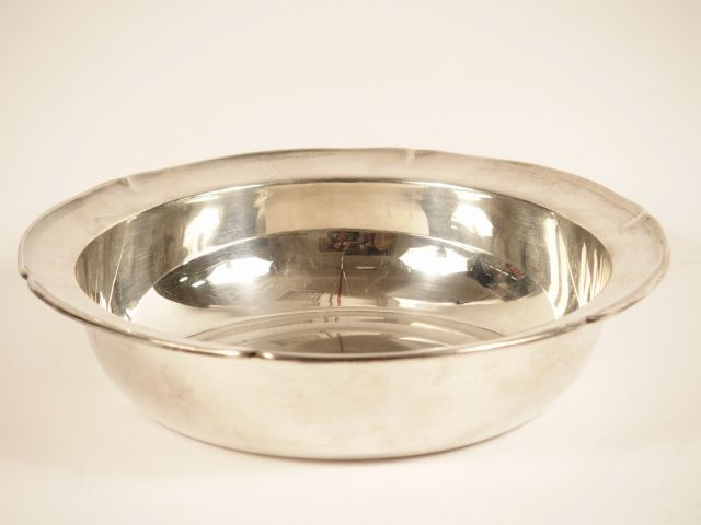 Jatte creuse et ronde en argent, poinçon Minerve. Poids : 589 g