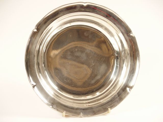 Jatte creuse et ronde en argent, poinçon Minerve. Poids : 589 g