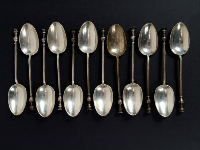 12 cuillères à café en argent anglais. Poids : 177 g
