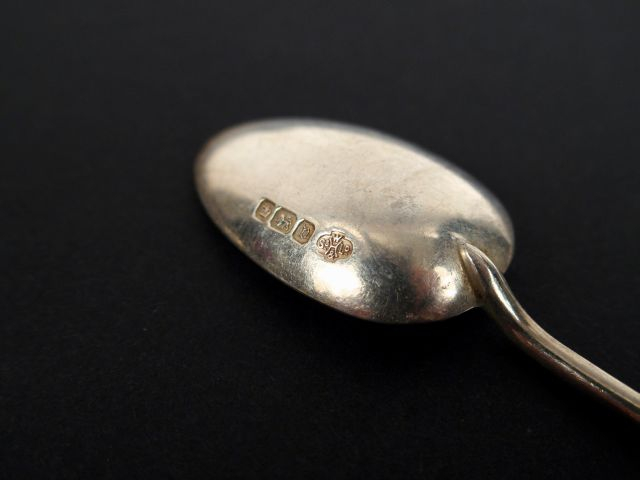 12 cuillères à café en argent anglais. Poids : 177 g