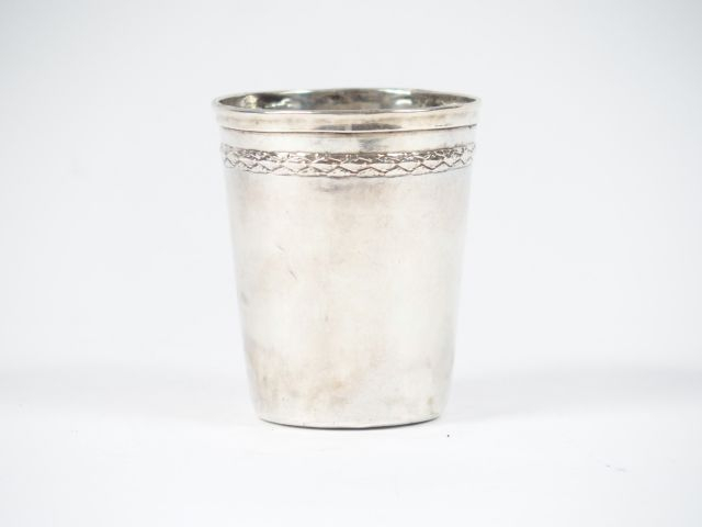 Timbale de style Louis XVI en argent. Poids : 48 g