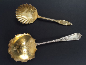 Vente aux enchères Pelle à fraise et une pelle à sucre Napoléon III en argent et vermeil,