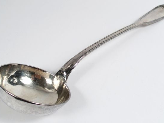Louche en argent Restauration, poinçon Vieillard, modèle à filet. Poid