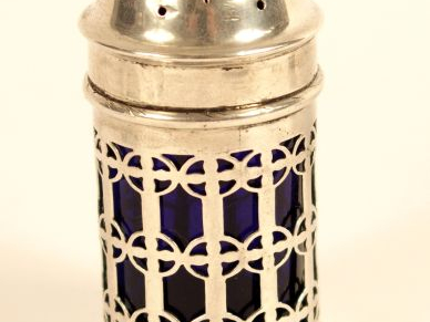 MAPPIN AND WEBB. Garniture de table en argent comprenant deux différen