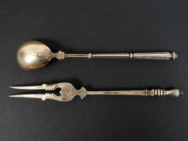 Une cuillère en vermeil signée Puiforcat et une fourchette en argent, 