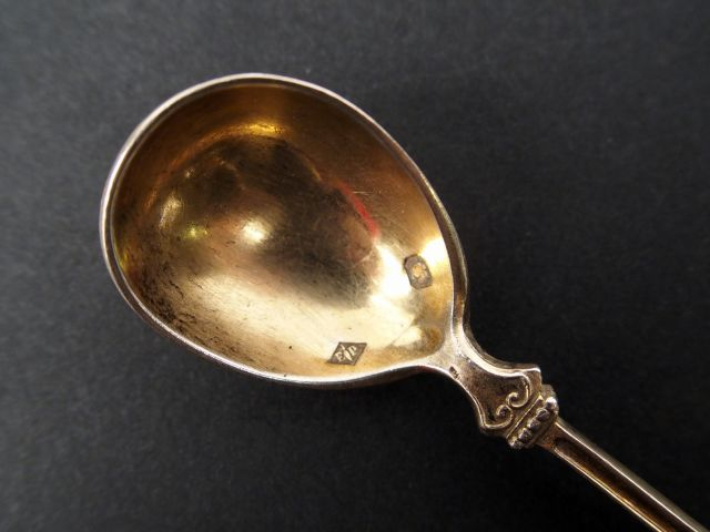 Une cuillère en vermeil signée Puiforcat et une fourchette en argent, 
