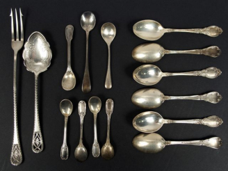 Vente aux enchères Fourchette à poisson en argent anglais, cuillère en argent anglais, 7 