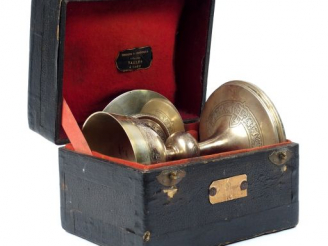 Vente aux enchères Calice en vermeil de style néo-gothique avec gravures niellées d'anges