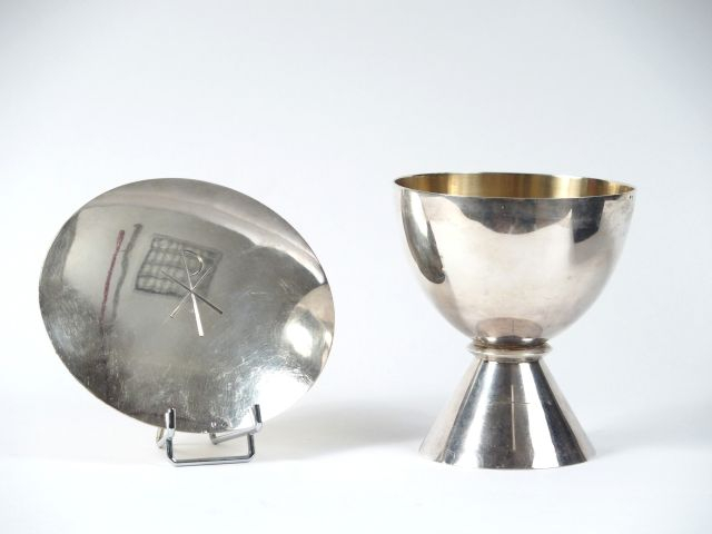 Calice moderne en argent et intérieur vermeil avec patène gravée du Ch
