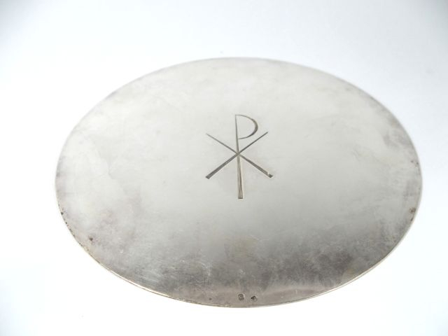 Calice moderne en argent et intérieur vermeil avec patène gravée du Ch