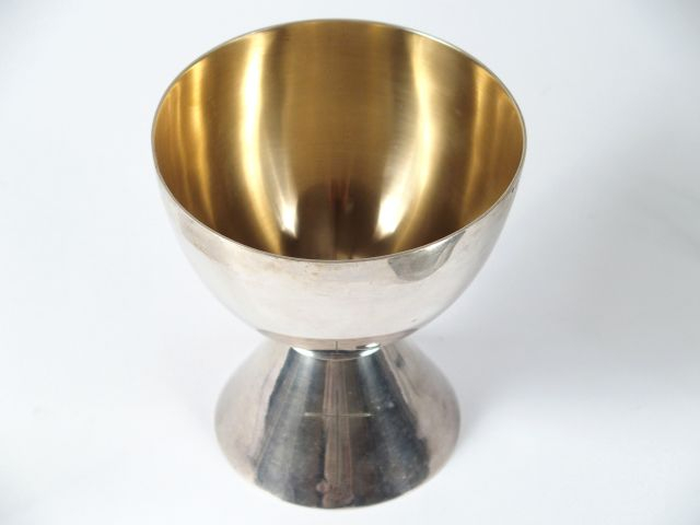 Calice moderne en argent et intérieur vermeil avec patène gravée du Ch