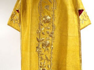 Vente aux enchères Tunique de sous-diacre en soie jaune aux entrelacs brodés d'or, feuill