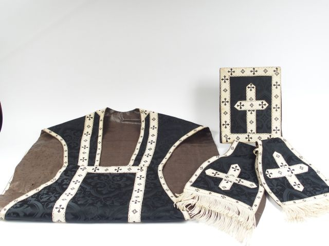 Ensemble de chasubles fin XIXème se trouvant autrefois dans la chapell