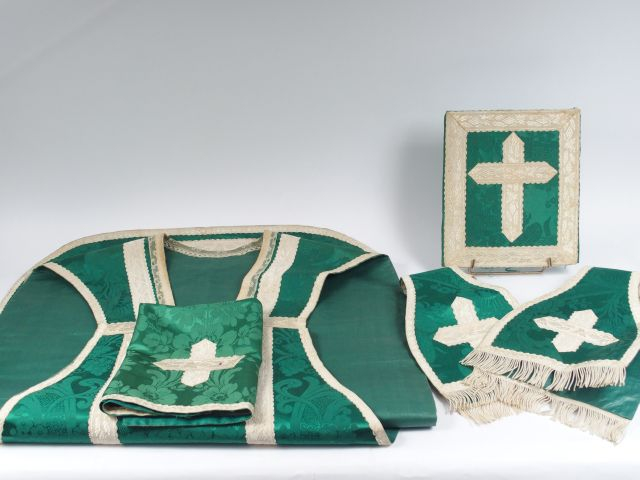 Ensemble de chasubles fin XIXème se trouvant autrefois dans la chapell