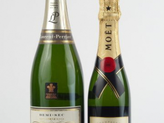 Vente aux enchères 2 BOUTEILLES CHAMPAGNE : 1 LAURENT PERRIER DEMI SEC - 1 MOET   CHANDON