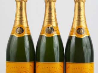 Vente aux enchères 3 BOUTEILLES CHAMPAGNE VEUVE CLICQUOT PONSARDIN
