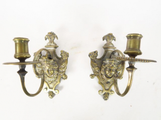 Vente aux enchères Paire d'appliques XVIIIème en bronze à décor de visage de jeune fille 