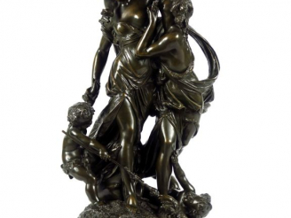 Vente aux enchères CLODION. "Bacchantes". Groupe en bronze à patine brune H. avec le socl