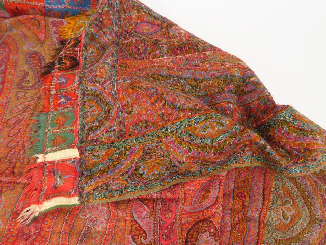 Grand châle indien XIXème en cachemire (troué) Dim. 305 x 140 cm
