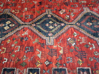 Vente aux enchères Tapis d'Orient à fond rouge  Dim. 290 x 225 cm