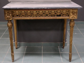 Vente aux enchères Console Louis XVI à quatre pieds, en bois sculpté et doré, ceinture aj