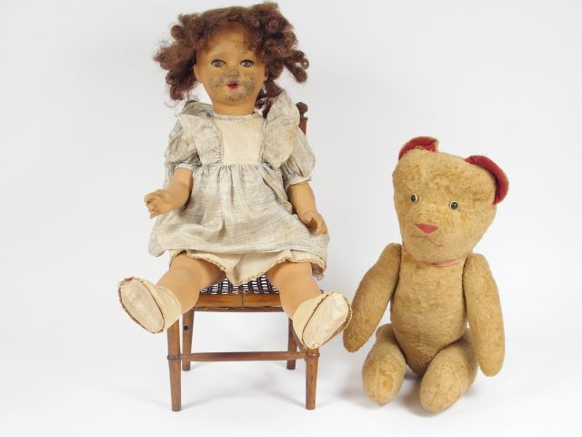 Lot : ours et la poupée en terre de pipe fin des années 45-48. 55 cm v