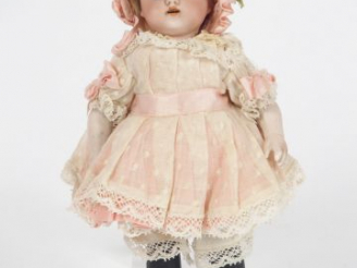 Vente aux enchères Mignonette allemande Simon et Halbig entièrement en porcelaine, vêteme