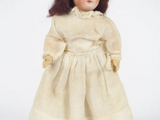 Vente aux enchères Petite mignonette à tête porcelaine SFBJ Paris 60 et corps composition