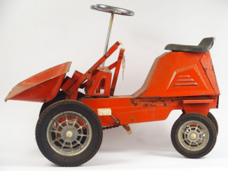 Vente aux enchères Tracto pelle d'enfant à pédale annés 60/70 à restaurer